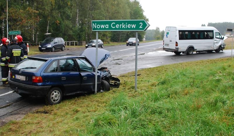 Wypadek busa z zawodnikami Chojniczanki (FOTO)