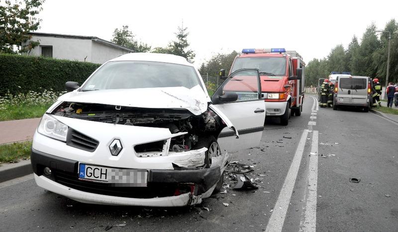 Radiowóz uderzył w auto z pijanym kierowcą (GALERIA)