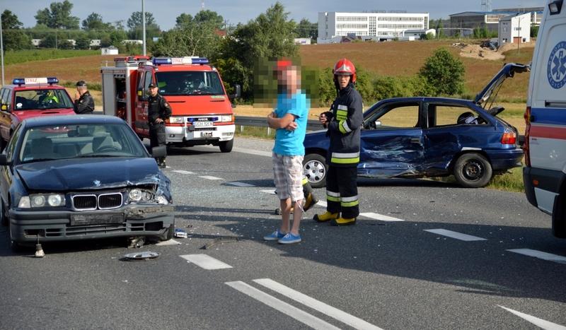 Kolizja na węźle Chojnaty. Jedna osoba w szpitalu (FOTO)