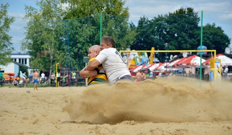 Ostra walka na turnieju rugby w Charzykowach (GALERIA)