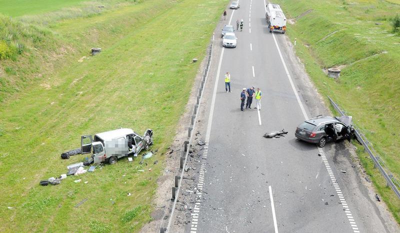 Tragedia na obwodnicy Chojnic. Ksiądz Madziąg nie żyje (GALERIA, WIDEO)