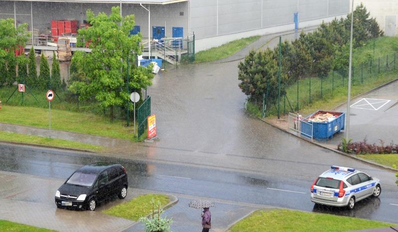 W Chojnicach znowu ulewa. Miasto pod wodą (AKTUALIZACJA)