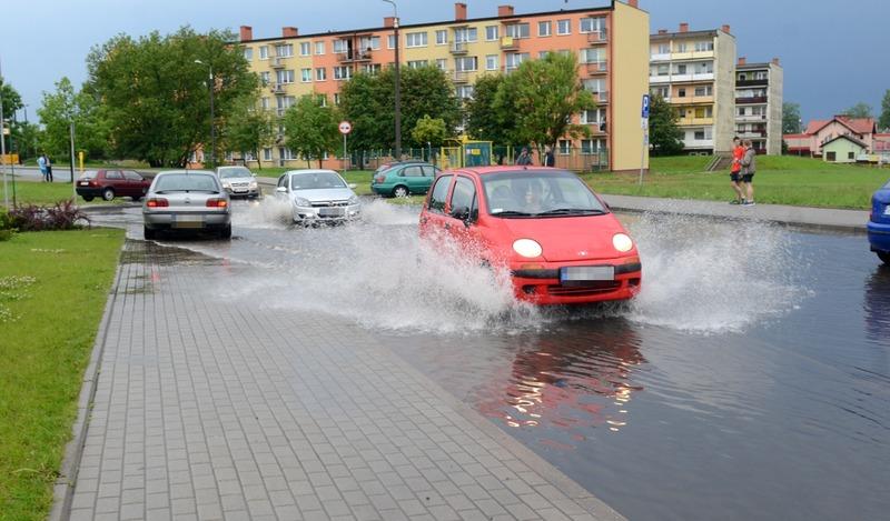 Chojnice po burzy. Zalane ulice (AKTUALIZACJA, WIDEO, GALERIA)
