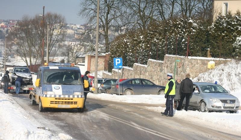 Stłuczka w Chojnicach. Do szpitala trafiło 5-letnie dziecko (FOTO)