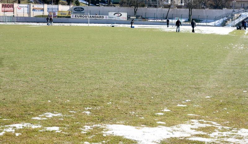 Akcja porządkowania stadionu w Chojnicach trwa w najlepsze (FOTO)