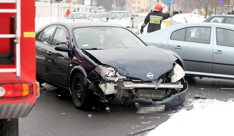 Na ulicy Kościerskiej w Chojnicach zderzyły się trzy auta (FOTO)