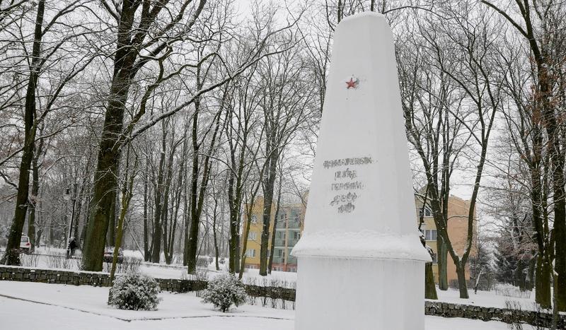 Znów zniszczono pomnik na cmentarzu żołnierzy radzieckich