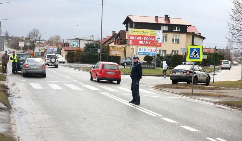 Młoda dziewczyna potrącona na przejściu dla pieszych w Chojnicach (FOTO)