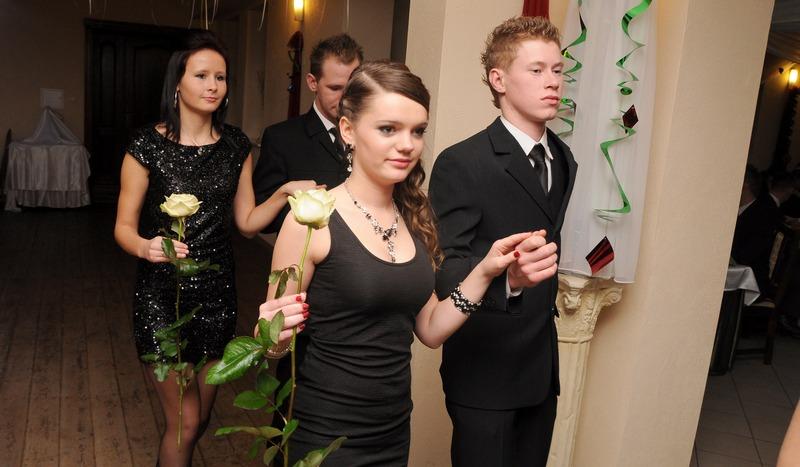 Dziś kolejne zdjęcia ze studniówki ZSP w Malachinie (GALERIA)