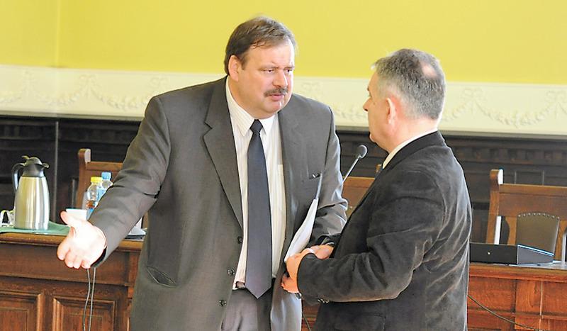 Troska o publiczne pieniądze czy polityczna zemsta?