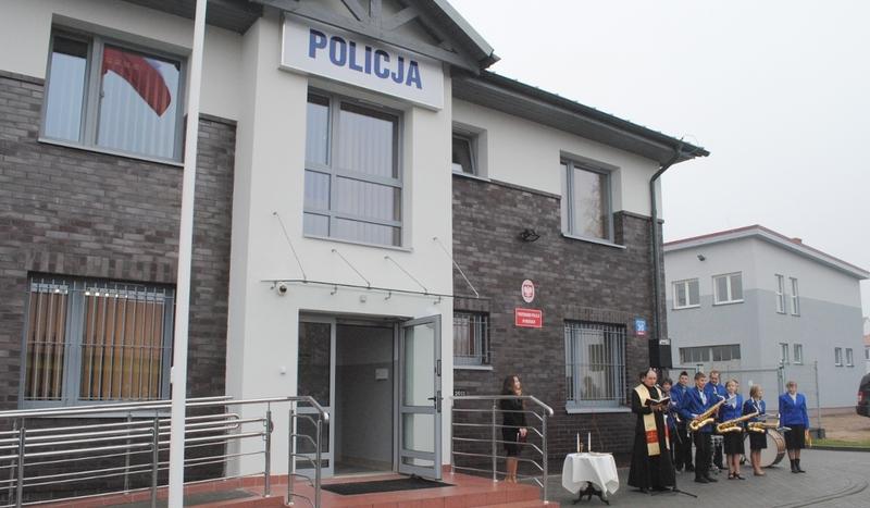 Ksiądz Wojciech John poświęcił posterunek policji w Brusach (GALERIA)