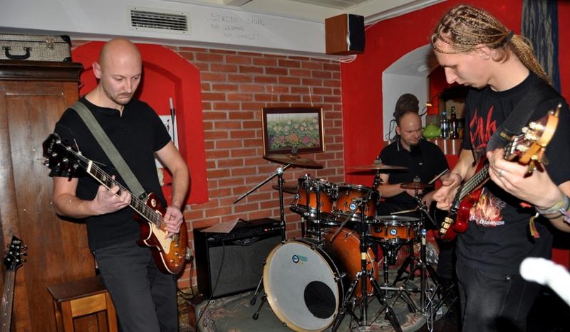 Alternatywne granie w herbaciarni w Chojnicach (GALERIA)