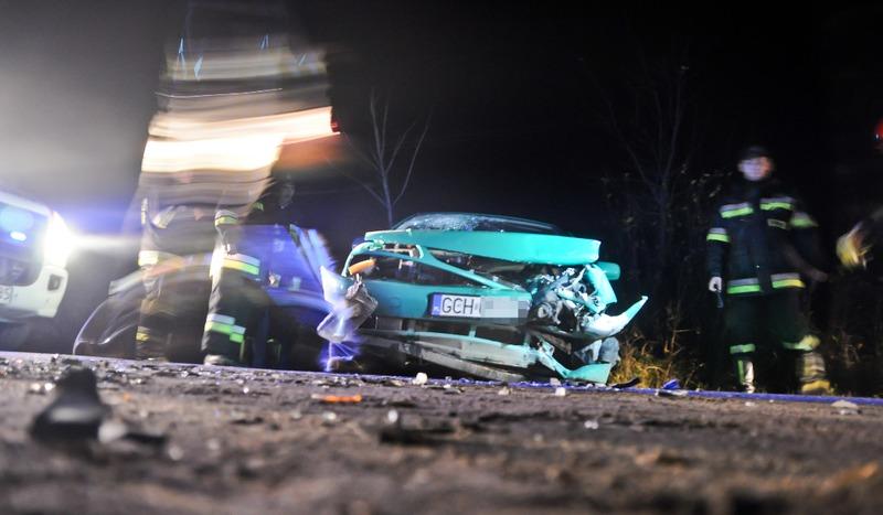 Czołowe zderzenie na drodze z Czerska do Odrów (GALERIA)
