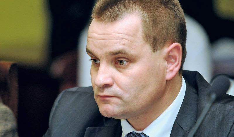 Kto uczy dzieci pływania i czy może  to robić?