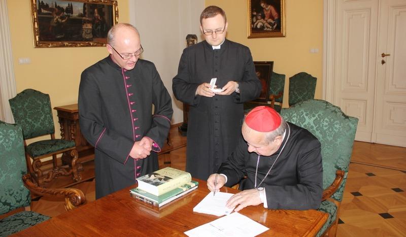 Wprowadzenie relikwii do kościoła MBKP w Chojnicach