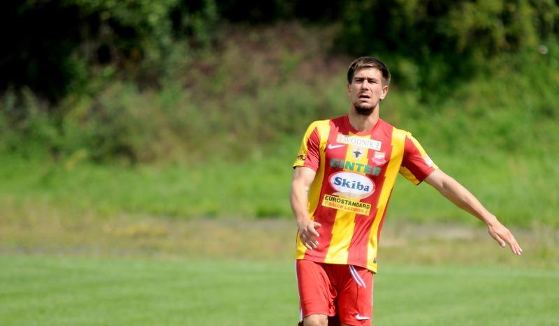 Kamil Sylwestrzak chce strzelić gola Chrobremu Głogów