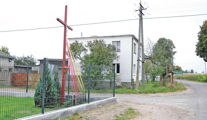 We wsi  pokłócili się o krzyż