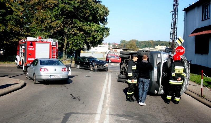 Wypadek w Chojnicach. Busem jechało 13 dzieci (FOTO)