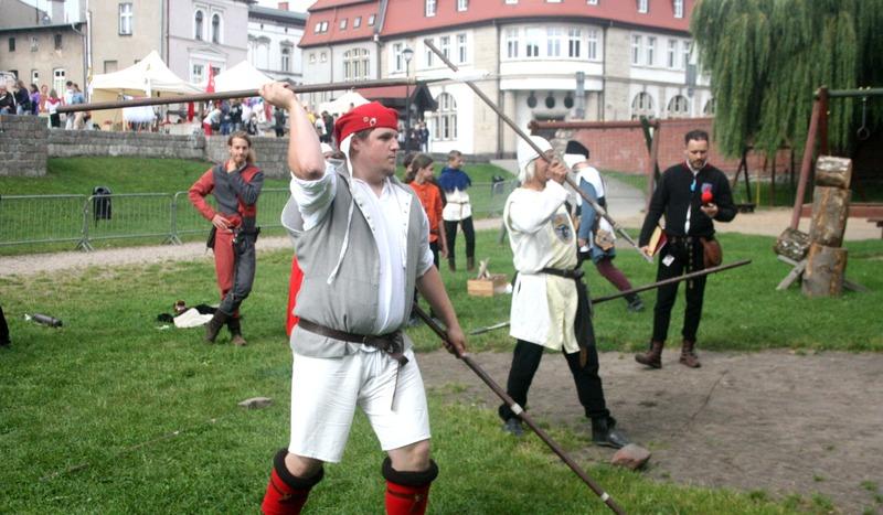VI Turniej Rycerski. Pojedynki, muzyka i pyszna grochówka (GALERIA)