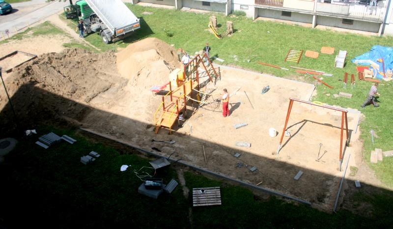 Dzieci z ul. Lichnowskiej będą miały nowy plac zabaw. Budowa rozpoczęta (FOTO)