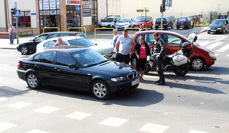 Kolizja trzech aut w centrum Chojnic (FOTO)