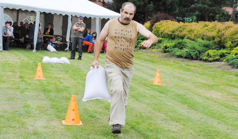 W Ostrowitem nosili zboże (FOTO)