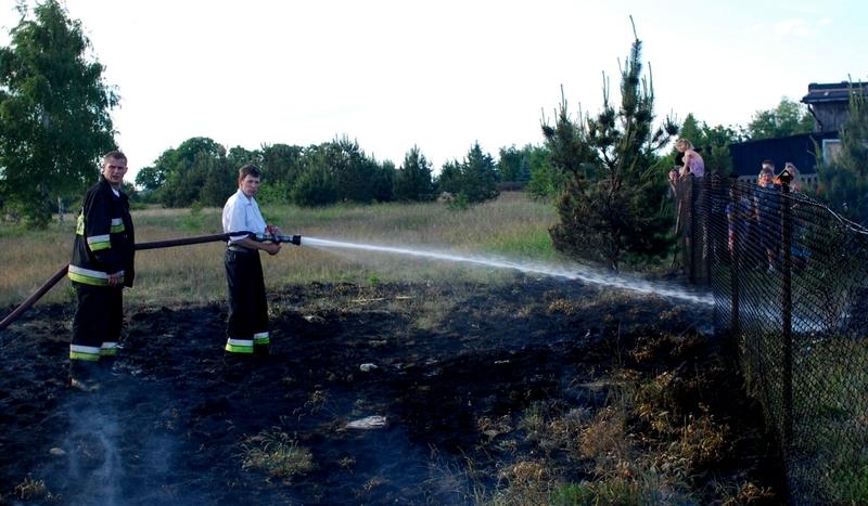 Pożar traw za ?Ameryką? w Czersku (FOTO)