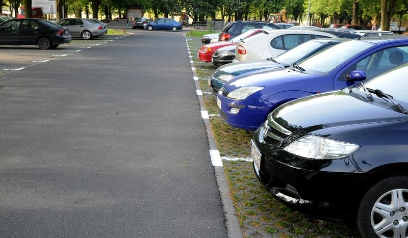 Są linie w parku Tysiąclecia. Czy kierowcy będą się do nich stosować?