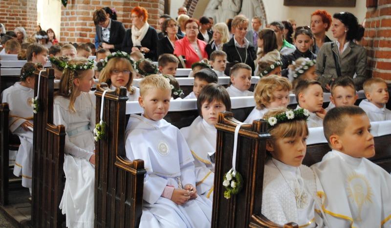 Zdjęcia z Pierwszej Komunii Świętej w ?Czasie Chojnic?