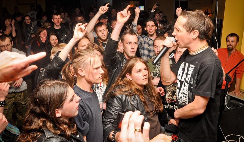 Legendarni punkowcy zagrali w Chojnicach (GALERIA)