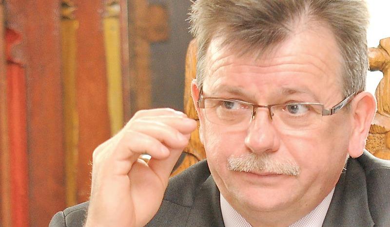 Kto kogo powinien uczyć demokracji?