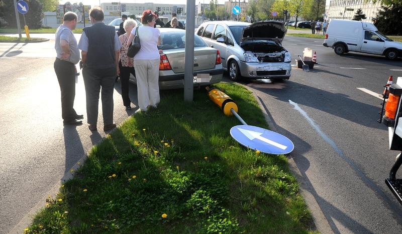 Kolejna kraksa na skrzyżowaniu Kościerskiej i Obrońców Chojnic (ZDJĘCIA)