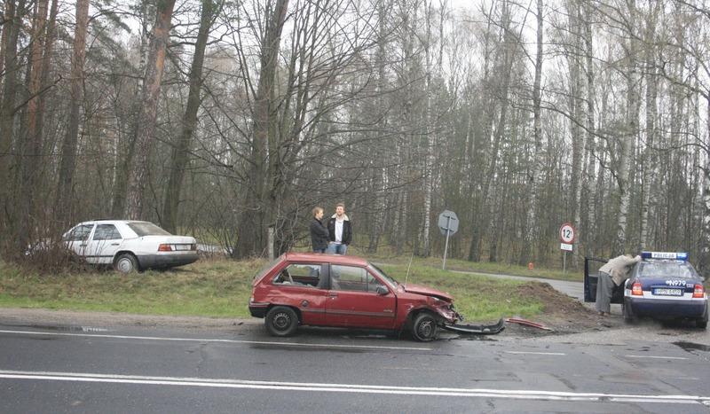 Kolizja na berlince. Mercedes zderzył się z oplem