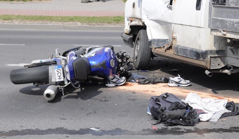 Poważny wypadek w Chojnicach. Motocyklista w szpitalu (ZDJĘCIA)