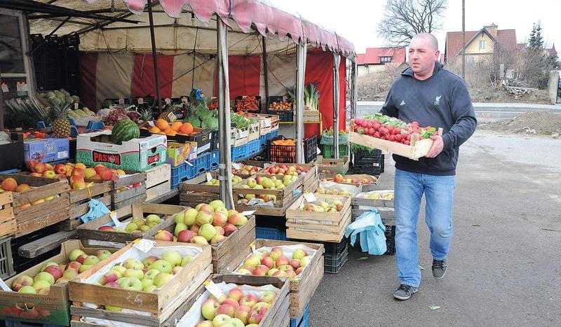 Właściciel warzywniaka:  Zostaje mi  urząd pracy