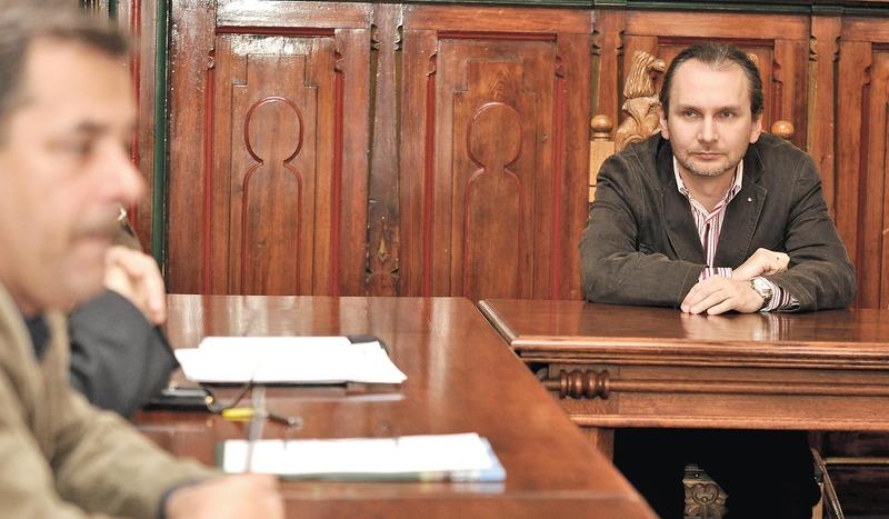 Adrian K. sam zrezygnował.  Za to burmistrz nie rezygnuje z prywatyzacji