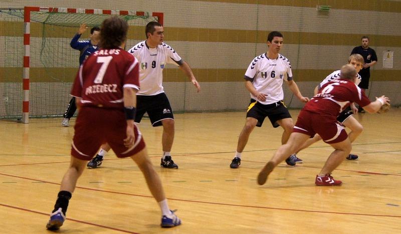 Borowiak Czersk wygrywa u siebie