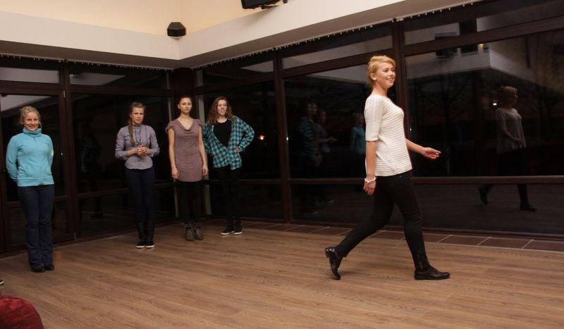 Zobacz, jak modelki ćwiczą przed pokazem!