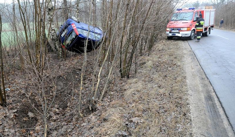 Zjechała z drogi, żeby uniknąć czołówki (FOTO, VIDEO)