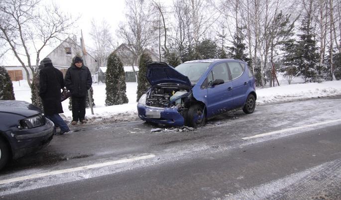 Auto wpadło w poślizg w Nieżychowicach (AKTUALIZACJA)