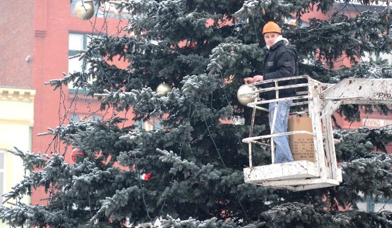 Choinka znika z chojnickiego rynku