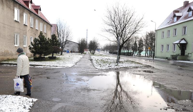 Burmistrz chce budować chodniki. Czy powiat pomoże?