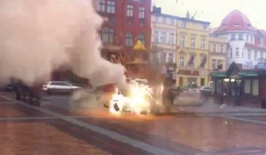 Fontanna i duża petarda VIDEO