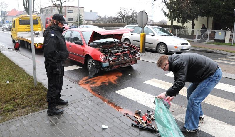 Kraksa na Gdańskiej. Wjechał w tył tira (video)