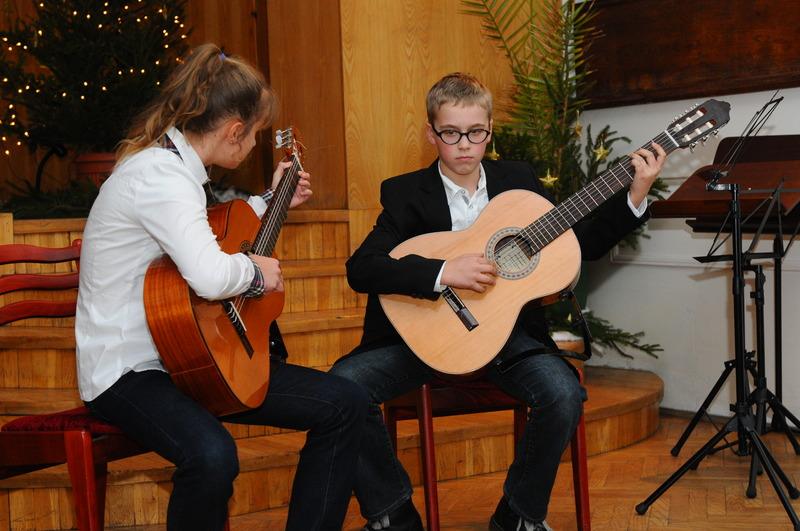 Natalia i Filip z gitarami