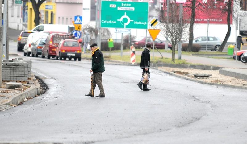 Asfalt na 14 Lutego już jest, teraz pora na rondo