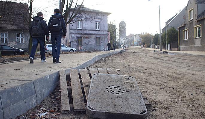 Wojskowy kabel opóźni wylewanie asfaltu na 14 Lutego?