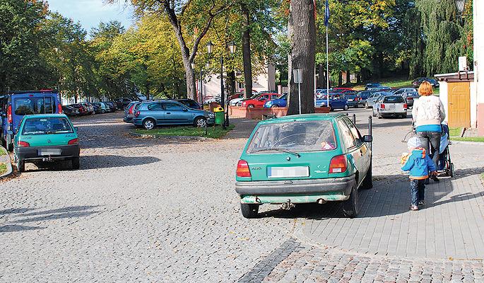Parkingi pod urzędami mogą być płatne