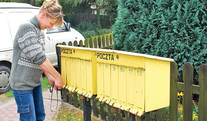 Wandale otworzyli  skrzynki i podarli listy