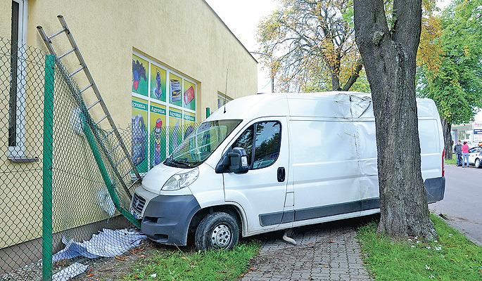 Uratował się skokiem z drabiny